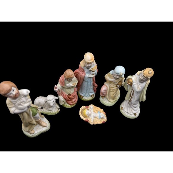 Vintage Ceramic Nativity Scene Set Hand Painted Ceramic 7 Pieces - Picture 2 of 11